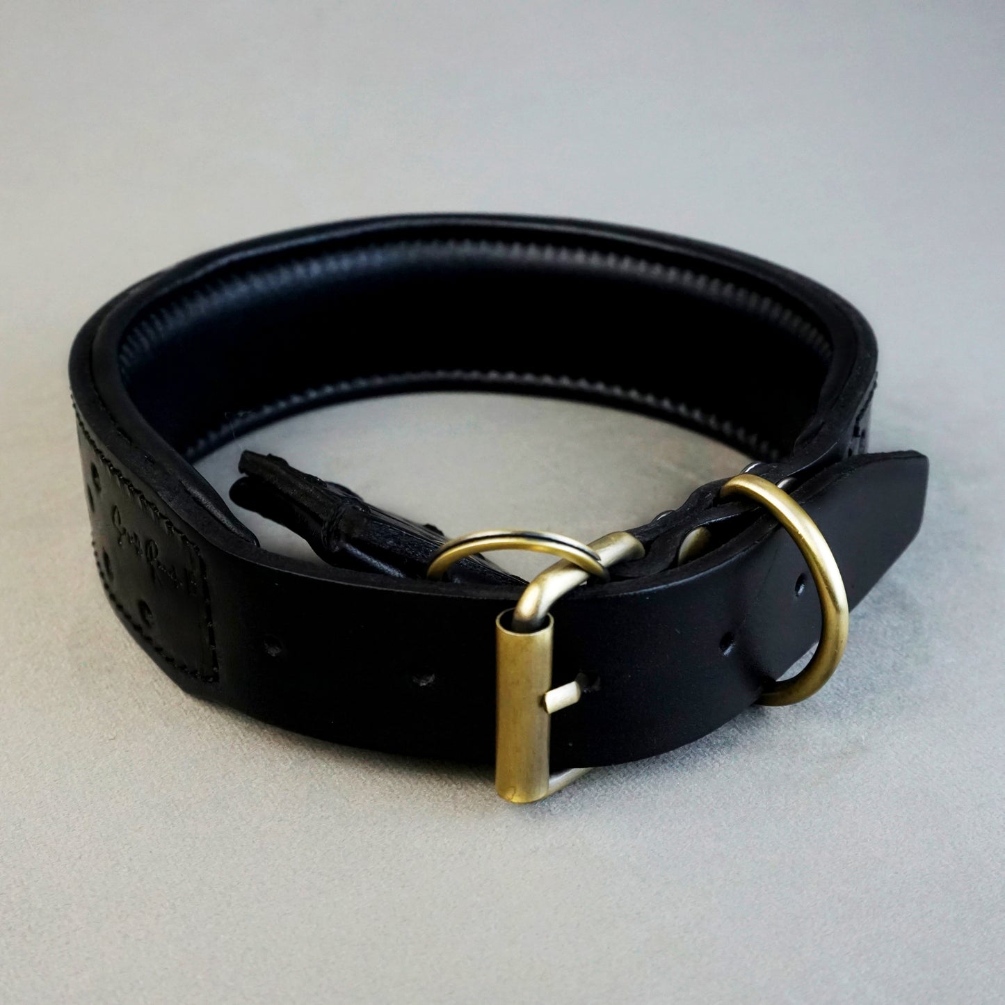 Holedeco Collar - L: neck between 44-54cm/ 4cm wide, for Medium and Large Dogs.